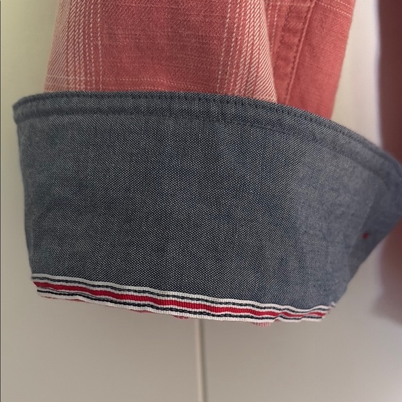 Men’s Medium Casual Button Down Shirt with a Buffalo Plaid Pattern - Picture 5 of 9